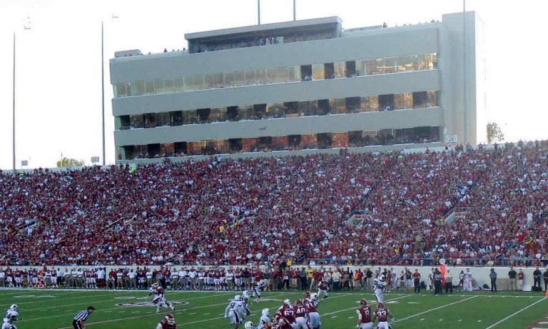 Shooting Scare Causes Panic At War Memorial Stadium In Little Rock 