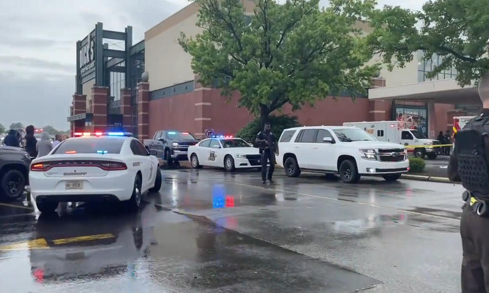 Indiana mall shooting: Four killed including shooter and two