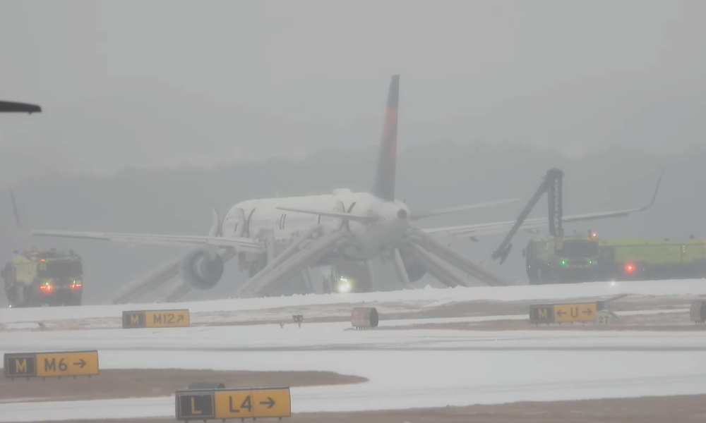 Delta plane aborts takeoff at Atlanta Airport due to engine issue; 4 injured - BNO News